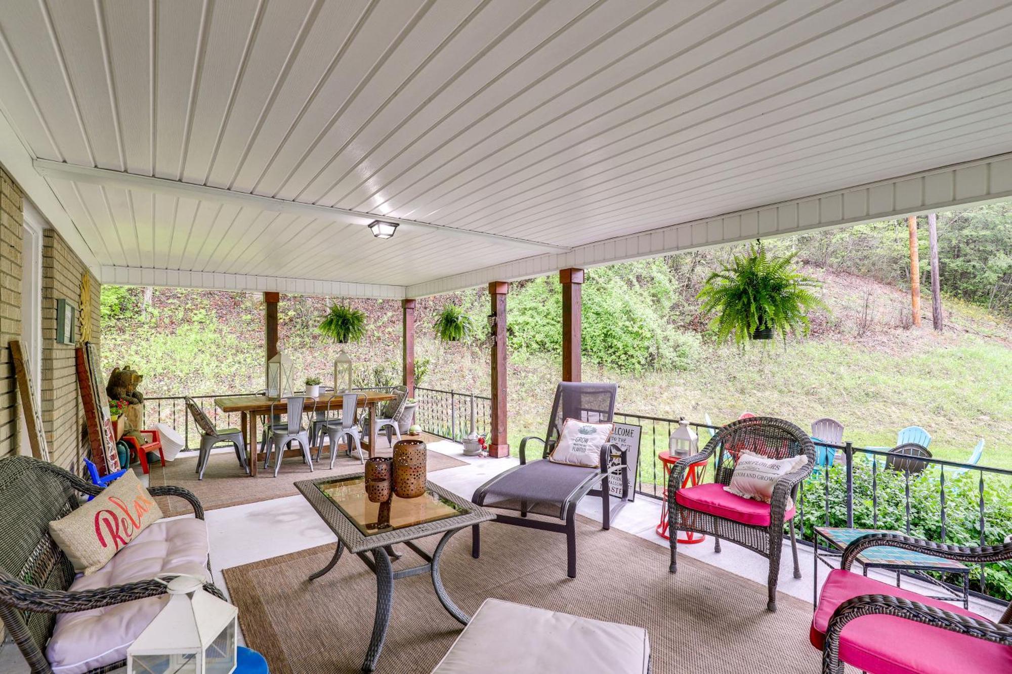 Updated Marshall Home With Fire Pit And Game Room! Exteriör bild