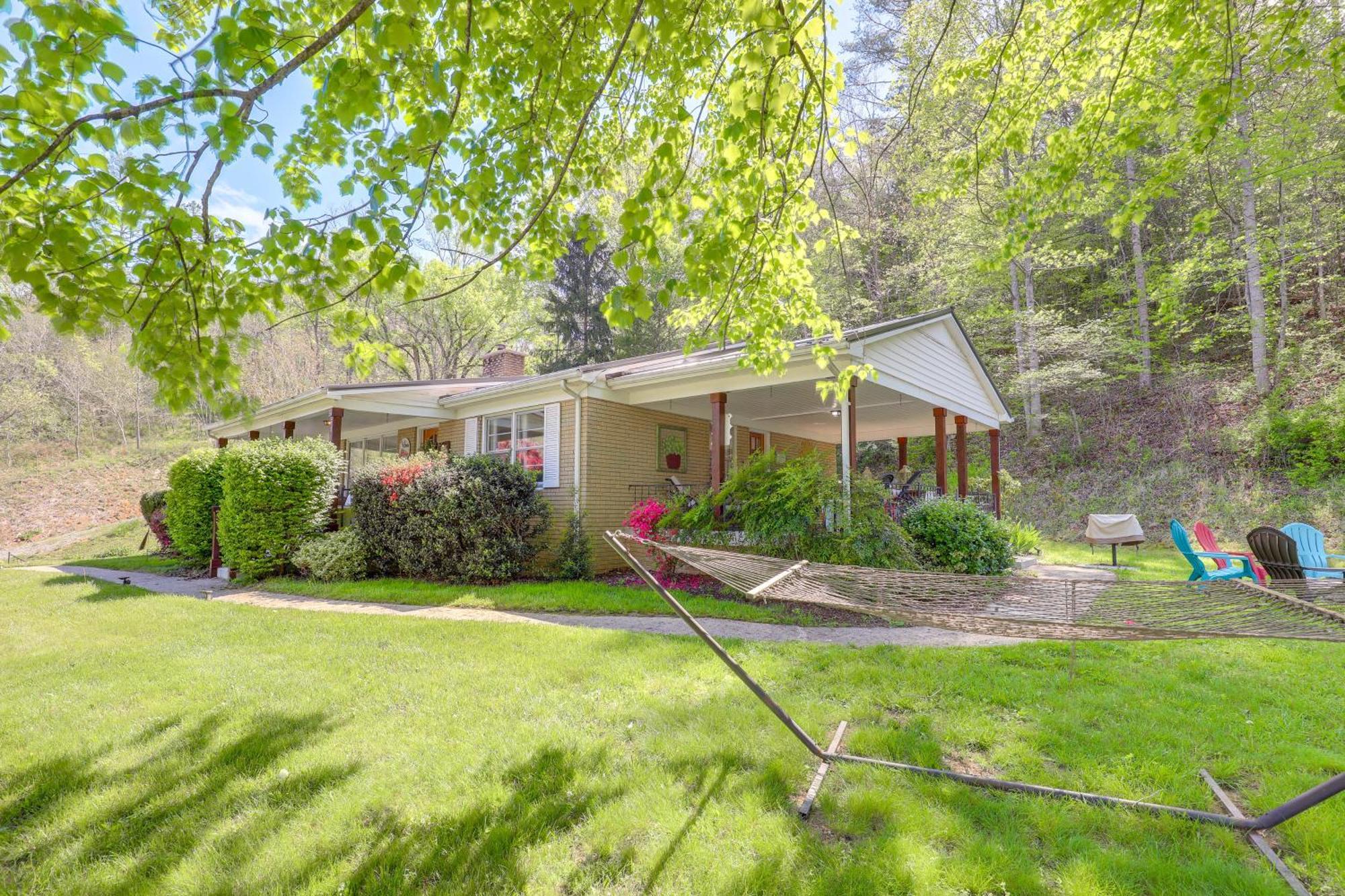 Updated Marshall Home With Fire Pit And Game Room! Exteriör bild