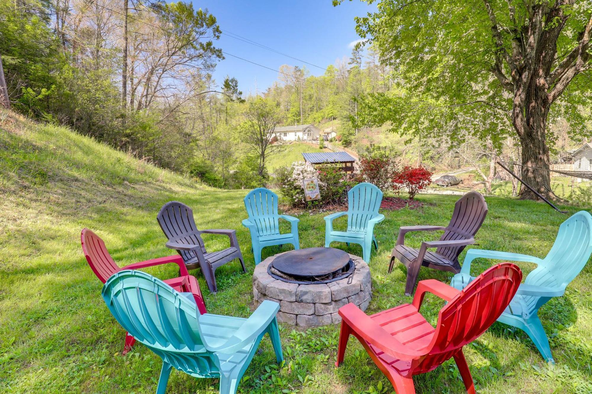 Updated Marshall Home With Fire Pit And Game Room! Exteriör bild