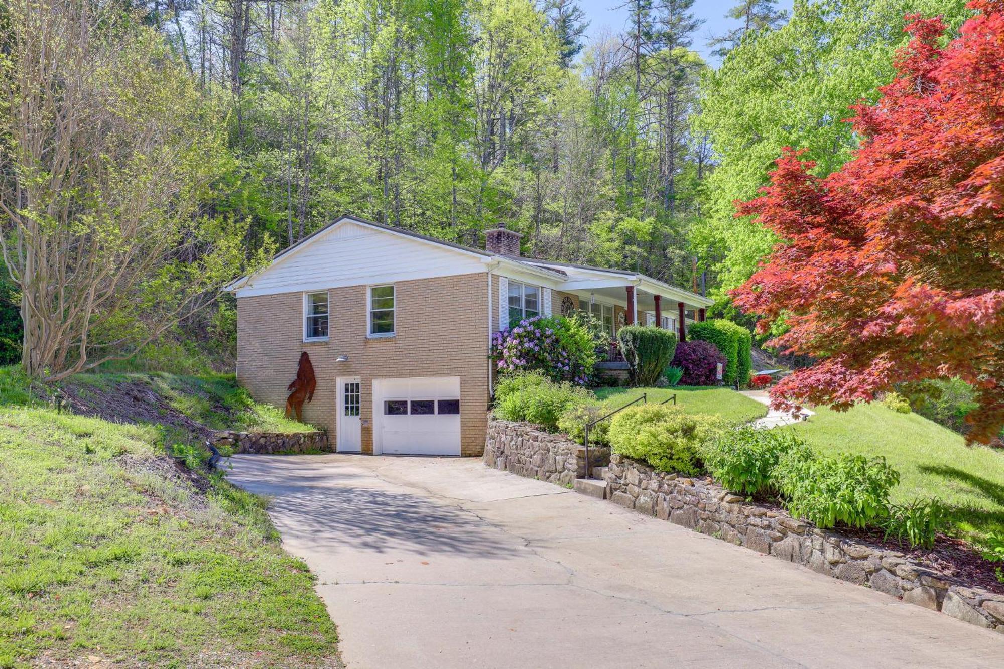 Updated Marshall Home With Fire Pit And Game Room! Exteriör bild