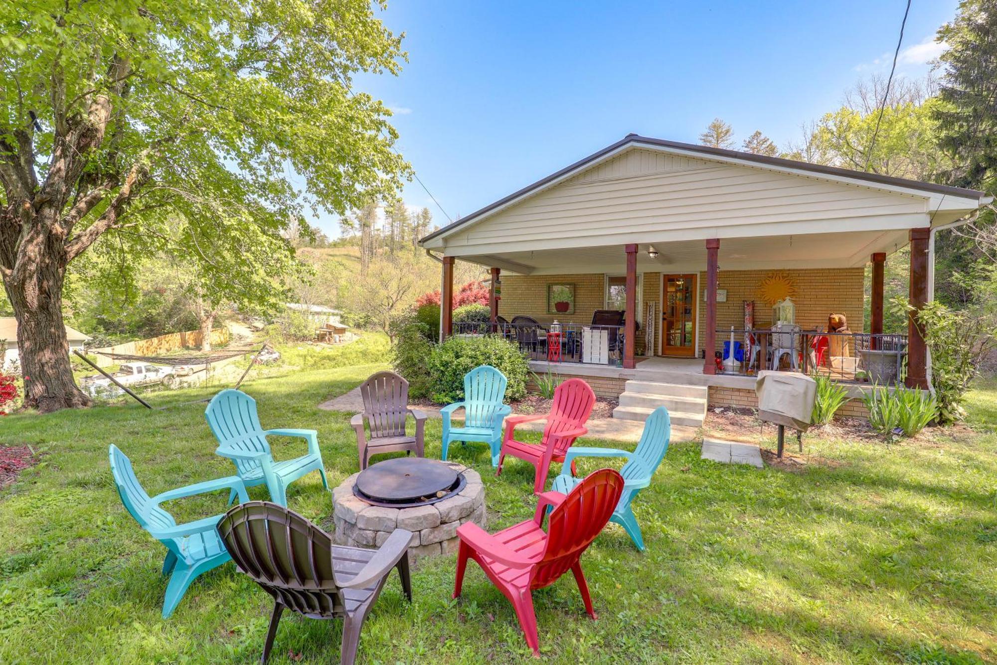 Updated Marshall Home With Fire Pit And Game Room! Exteriör bild